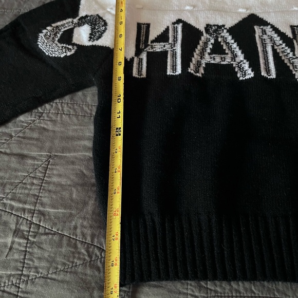 Chanel Coco beautiful Christmas sweater 😍 - Picture 10 of 16